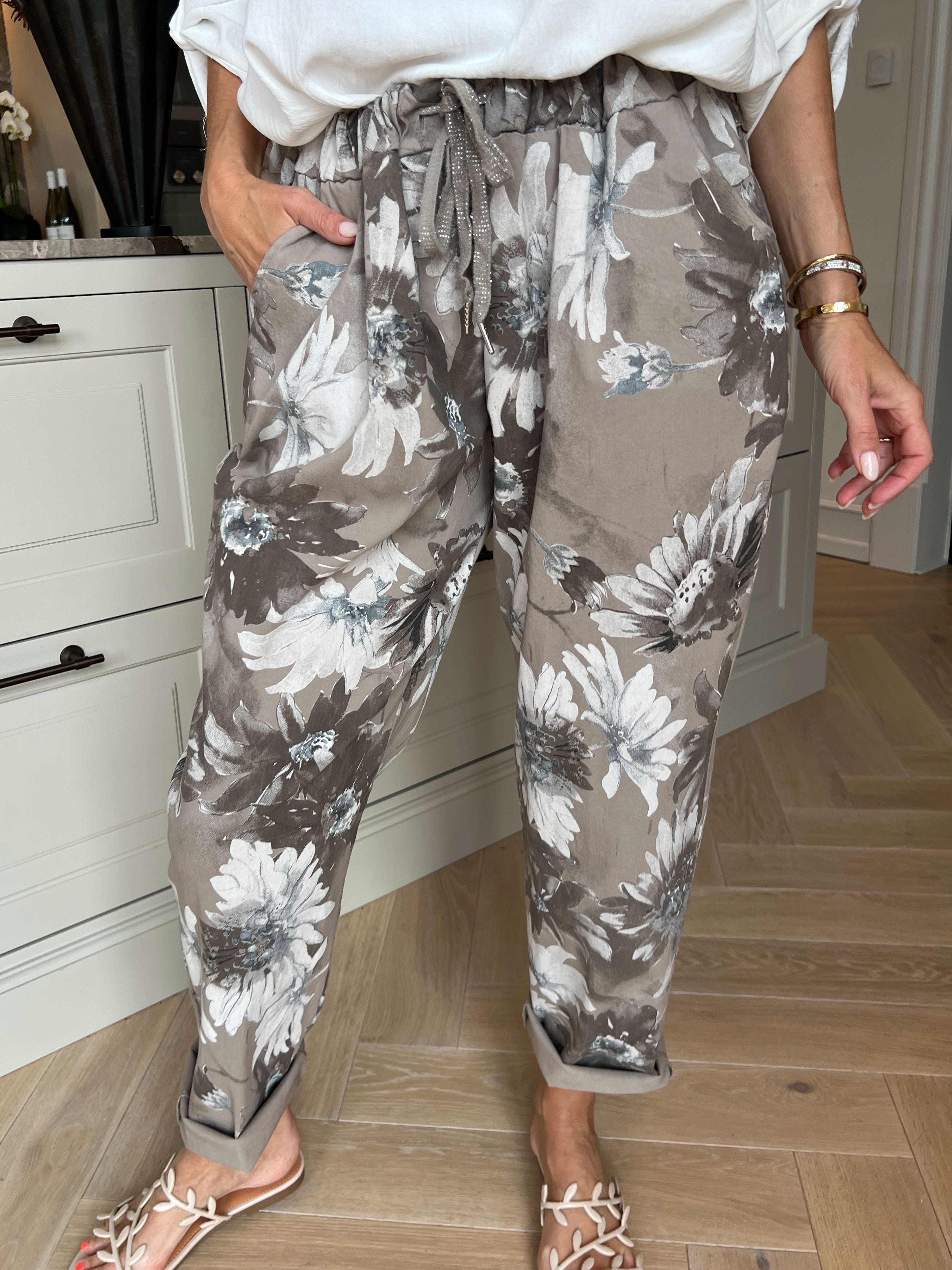 Dakota - Plus size bukser i viskoseblanding med blomsterprint og elastikkant i livet